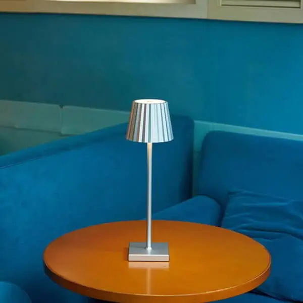 Lampshade usb table lamp